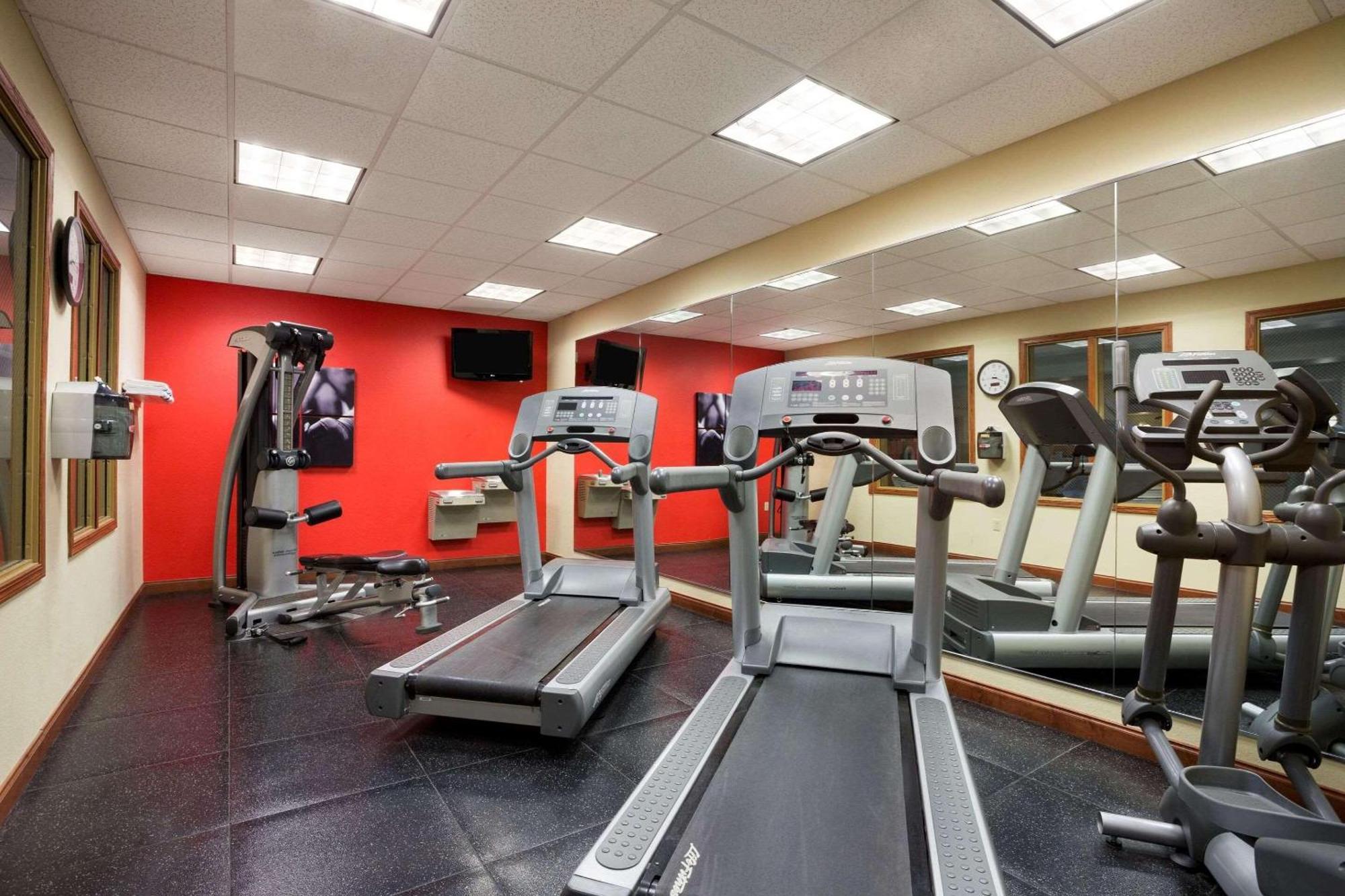 Country Inn & Suites By Radisson, Washington At Meadowlands, Pa Eksteriør billede
